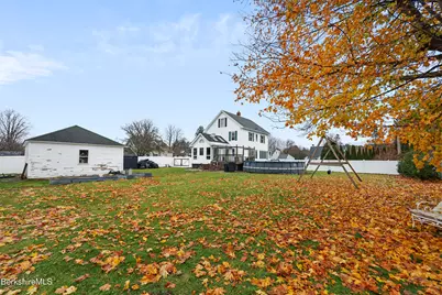 25 Calumet St, Pittsfield, MA 01201 - Photo 48