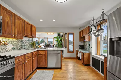 25 Calumet St, Pittsfield, MA 01201 - Photo 16