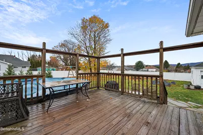 25 Calumet St, Pittsfield, MA 01201 - Photo 42