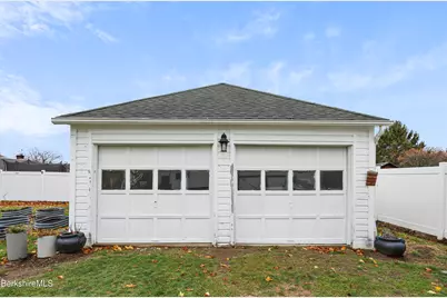 25 Calumet St, Pittsfield, MA 01201 - Photo 52