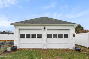 25 Calumet St, Pittsfield, MA 01201 - Photo 52