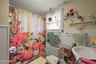 35 Melrose St, Adams, MA 01220 - Photo 12