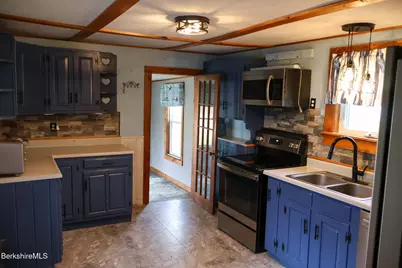 9 Beecher St, Adams, MA 01220 - Photo 6