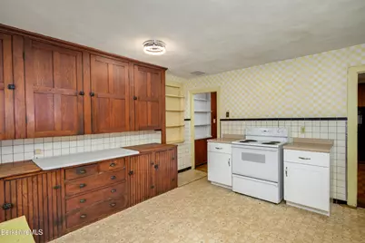 52 Alger St, Adams, MA 01220 - Photo 8