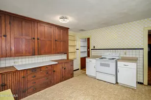 52 Alger St, Adams, MA 01220 - Photo 8