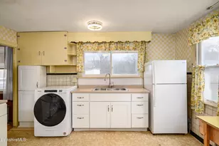 52 Alger St, Adams, MA 01220 - Photo 6