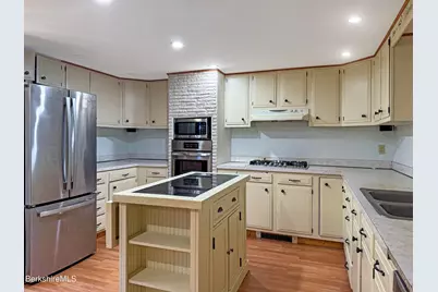 37 Fuller St, North Adams, MA 01247 - Photo 10
