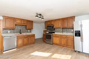 89 Pecks Rd, Pittsfield, MA 01201 - Photo 4