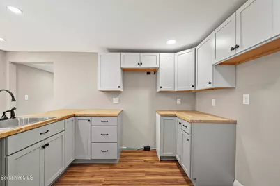 26 Davis St, Pittsfield, MA 01201 - Photo 6