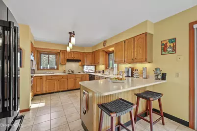 551 Tamarack Rd, Pittsfield, MA 01201 - Photo 16