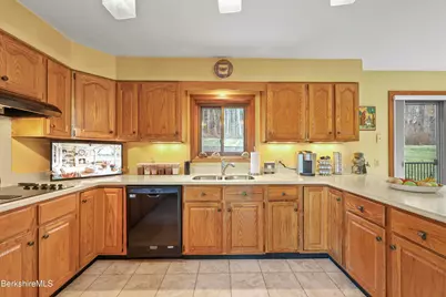 551 Tamarack Rd, Pittsfield, MA 01201 - Photo 18
