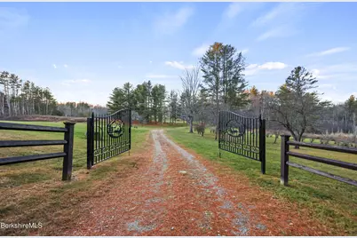 407 Churchill St, Pittsfield, MA 01201 - Photo 8