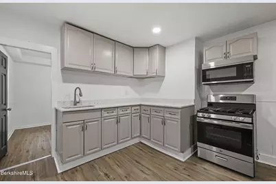 41 Prospect St, North Adams, MA 01247 - Photo 12