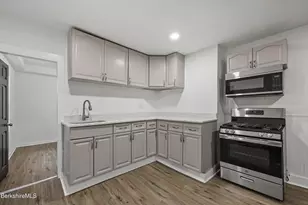 41 Prospect St, North Adams, MA 01247 - Photo 12