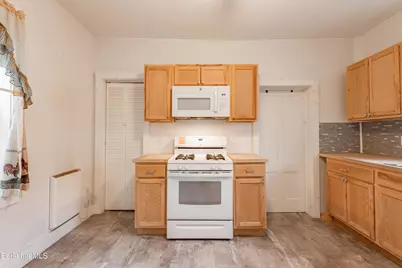 469 Fenn St, Pittsfield, MA 01201 - Photo 14