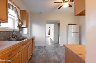 469 Fenn St, Pittsfield, MA 01201 - Photo 18