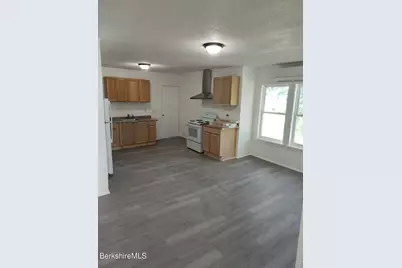 17 Wallace Place, Pittsfield, MA 01201 - Photo 6