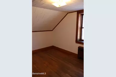 89 Columbia St, Adams, MA 01220 - Photo 6