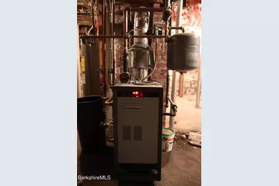 89 Columbia St, Adams, MA 01220 - Photo 12