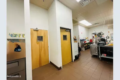 41 North St, Pittsfield, MA 01201 - Photo 14