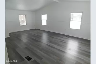 1 Lakewood Dr, Pittsfield, MA 01201 - Photo 8