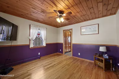 132 Outlook Ave, Cheshire, MA 01225 - Photo 10