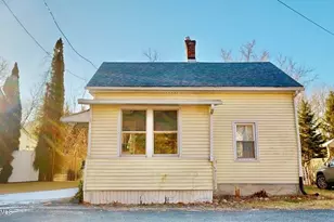 28 Mill St, North Adams, MA 01247 - Photo 22