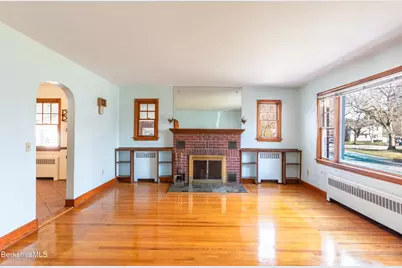 10 Marlboro Dr, Pittsfield, MA 01201 - Photo 8