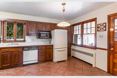 10 Marlboro Dr, Pittsfield, MA 01201 - Photo 6