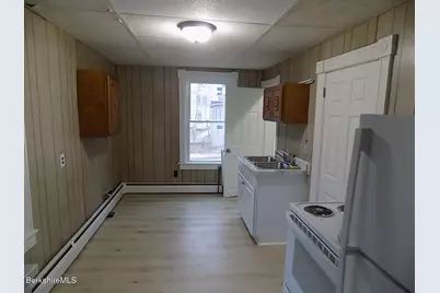 286 Walnut St, North Adams, MA 01247 - Photo 6