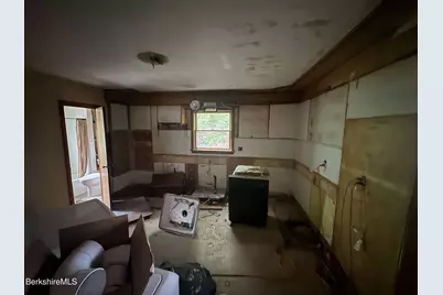 77 Front St, North Adams, MA 01247 - Photo 4