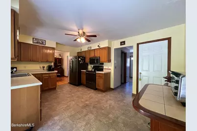 215 Partridge Rd, Pittsfield, MA 01201 - Photo 16