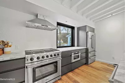 87 Maple St, Williamstown, MA 01267 - Photo 10