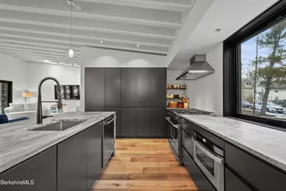 87 Maple St, Williamstown, MA 01267 - Photo 6