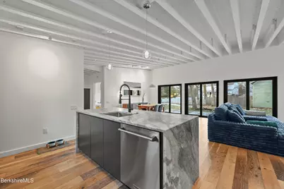 87 Maple St, Williamstown, MA 01267 - Photo 8