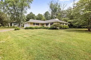 34 Jerome Dr, Williamstown, MA 01267 - Photo 2