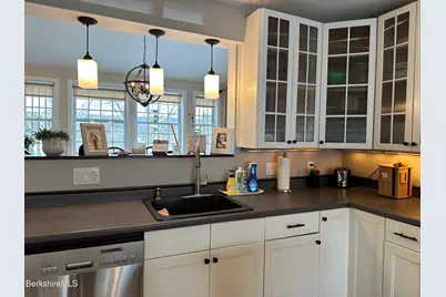 43 Chapman Rd, Pittsfield, MA 01201 - Photo 10