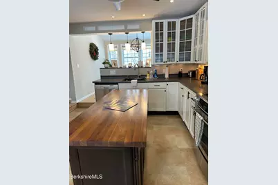 43 Chapman Rd, Pittsfield, MA 01201 - Photo 8