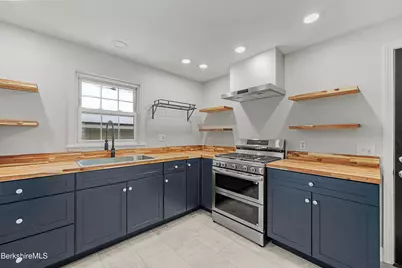 290 East Center St, Lee, MA 01238 - Photo 18