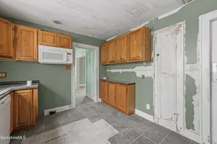 21 Ensign Ave, Pittsfield, MA 01201 - Photo 6