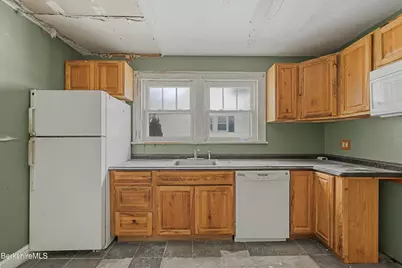 21 Ensign Ave, Pittsfield, MA 01201 - Photo 4