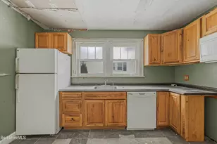 21 Ensign Ave, Pittsfield, MA 01201 - Photo 4