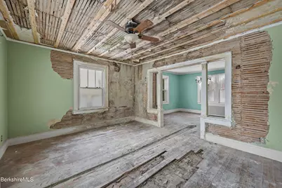 21 Ensign Ave, Pittsfield, MA 01201 - Photo 10