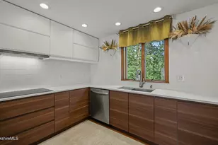 108 Berkshire Dr, Williamstown, MA 01267 - Photo 4