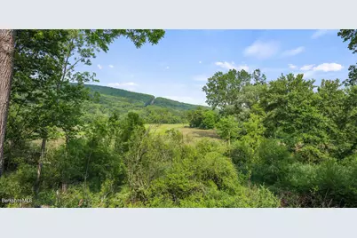 108 Berkshire Dr, Williamstown, MA 01267 - Photo 2