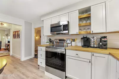 148 Main St #Upper, Williamstown, MA 01267 - Photo 1
