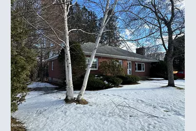 14 Calumet St, Pittsfield, MA 01201 - Photo 2