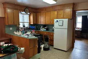 14 Calumet St, Pittsfield, MA 01201 - Photo 8