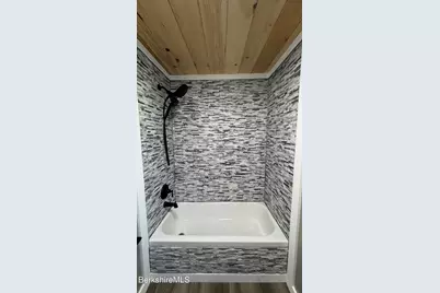 10 Seminole Dr, North Adams, MA 01247 - Photo 20