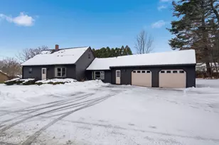 11 Opeechee St, Lanesborough, MA 01237 - Photo 2
